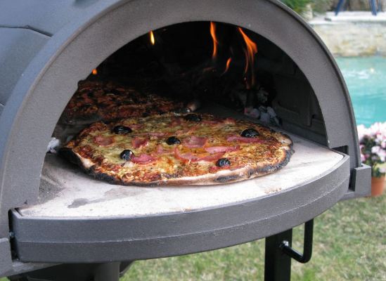 Haciendo pizza con el Four a Pain Le Goustaou