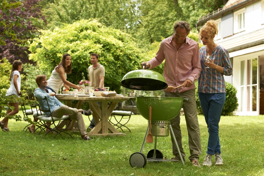 Barbacoa Weber One Touch Premium 57 para comida en familia