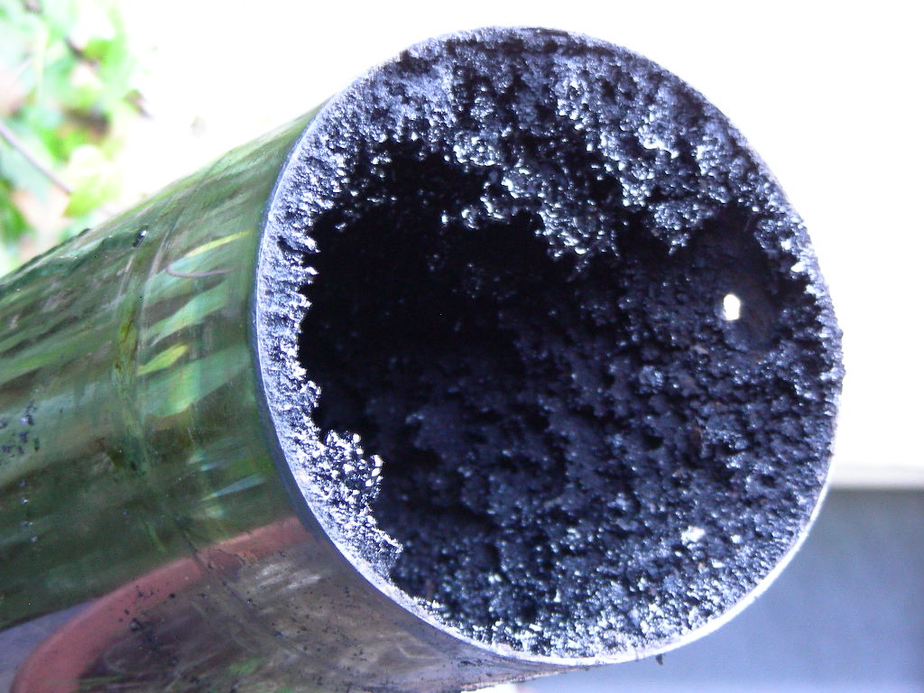 Sección de canalización de chimenea con creosota vitrificada - Hollín y creosotas